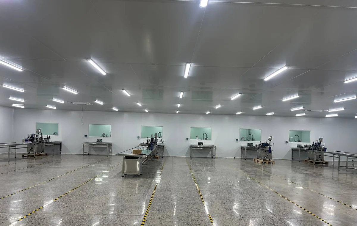 Thiết bị và không gian sản xuất trong phòng sạch
