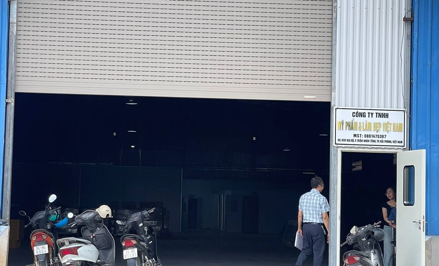 Không gian phòng sạch và thiết bị sản xuất thực tế