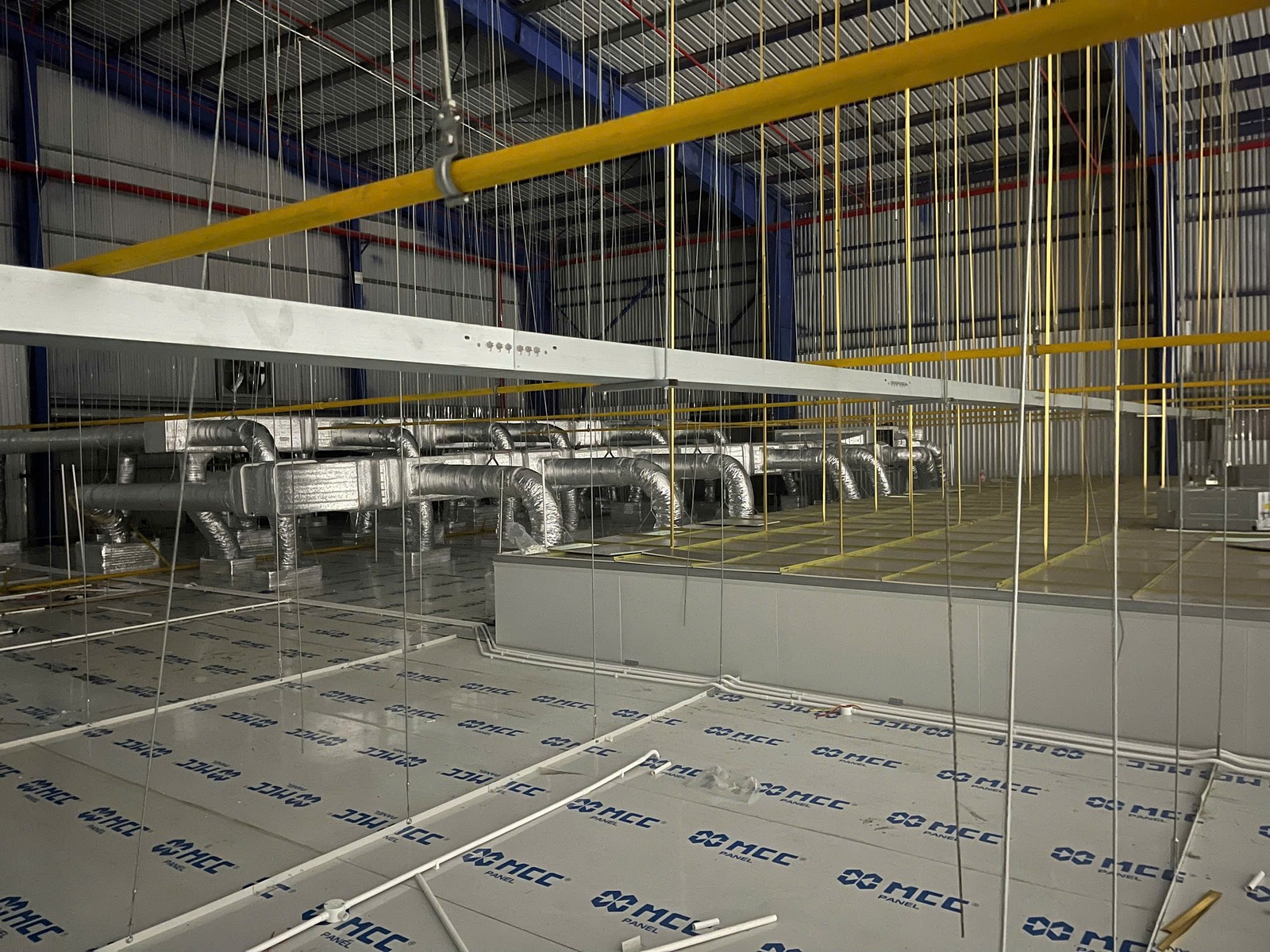 Điểm tiếp giáp vách, cửa và không gian sử dụng