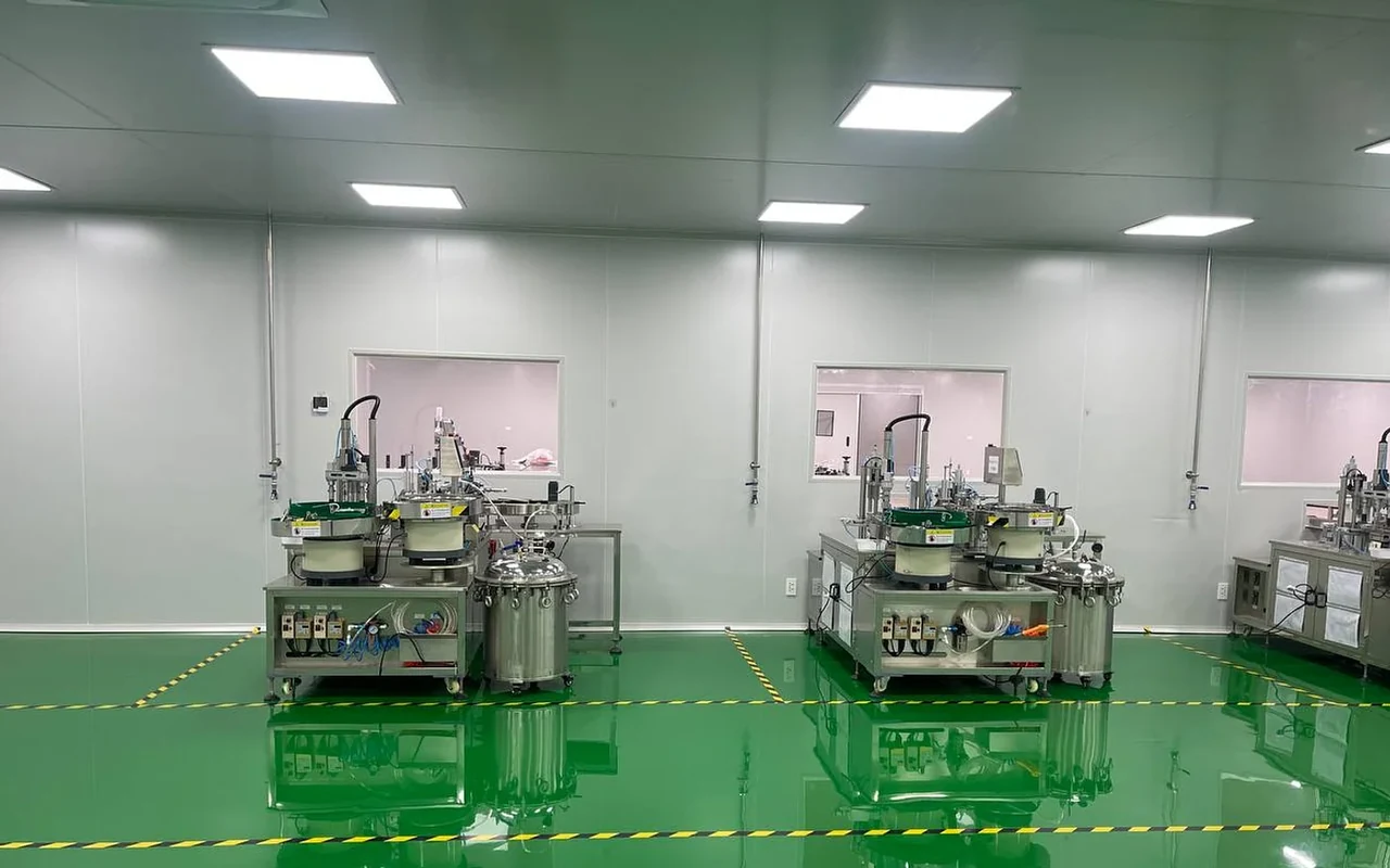 Khu vực sản xuất trong môi trường phòng sạch